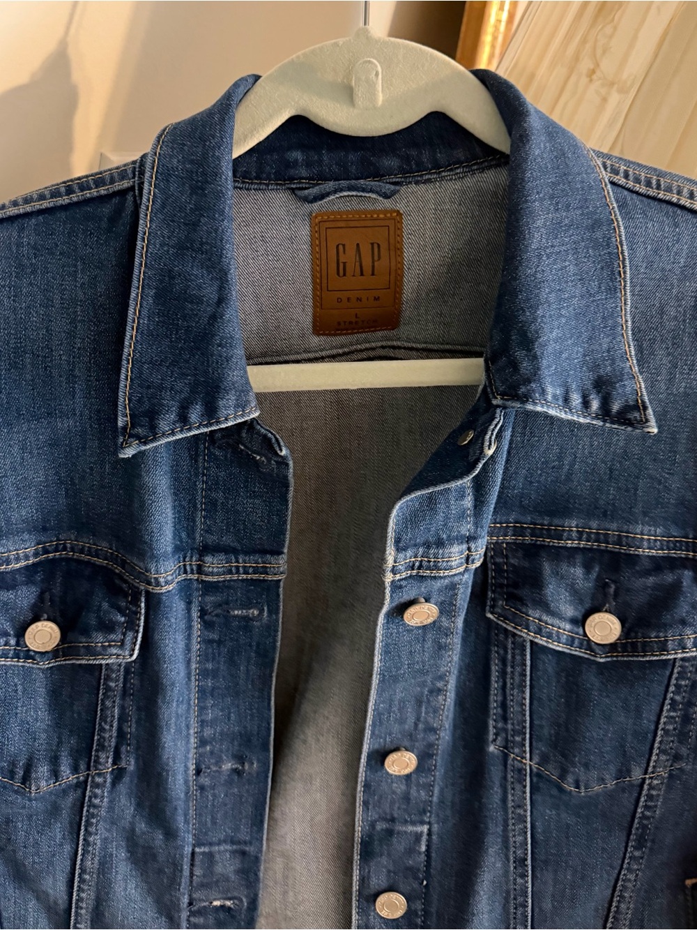 GAP Women’s Dark Blue Denim Jacket EUC size Large in Medium Dark Denim - Picture 2 of 7